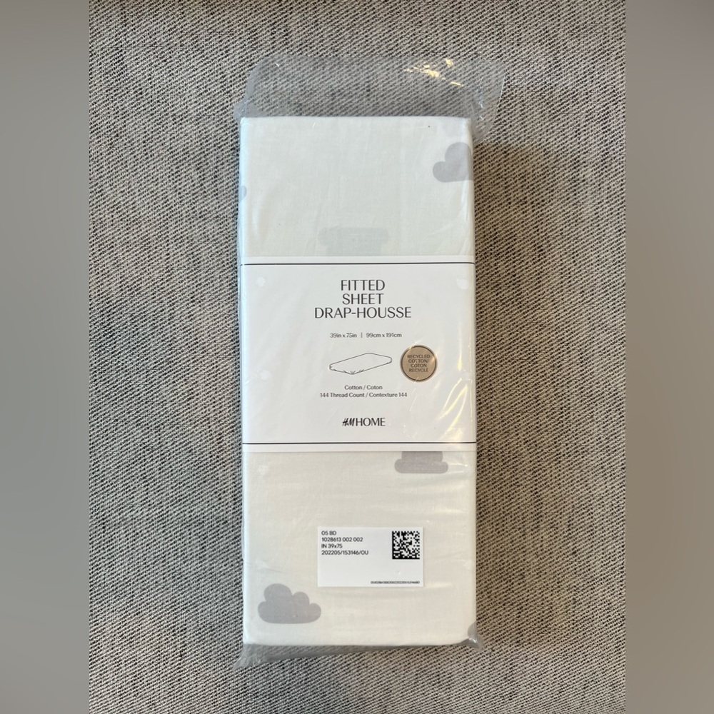 H&M Cloud Patterned Cotton Twin Fitted Sheet